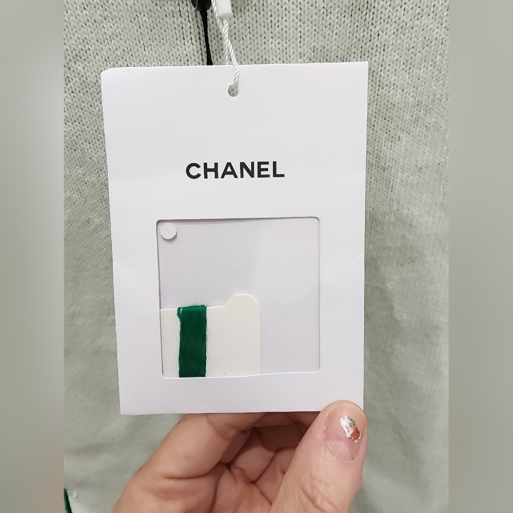 New Chanel Sweater Shirt Top, size 40, Cashmere, Green. - Picture 13 of 16